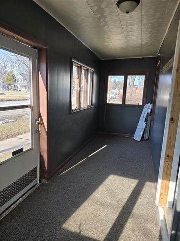 110 S WASHINGTON STREET, Berlin, WI 54923