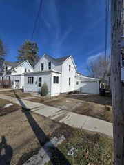 110 S WASHINGTON STREET, Berlin, WI 54923