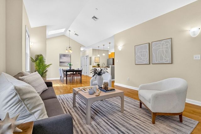 131 Green Street 306, Boston, MA 02130