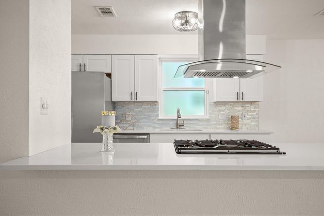 110 W Garrett RUN, Austin, TX 78753