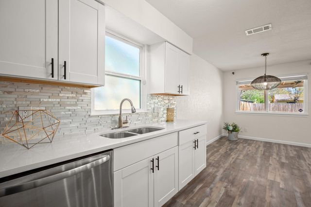 110 W Garrett RUN, Austin, TX 78753