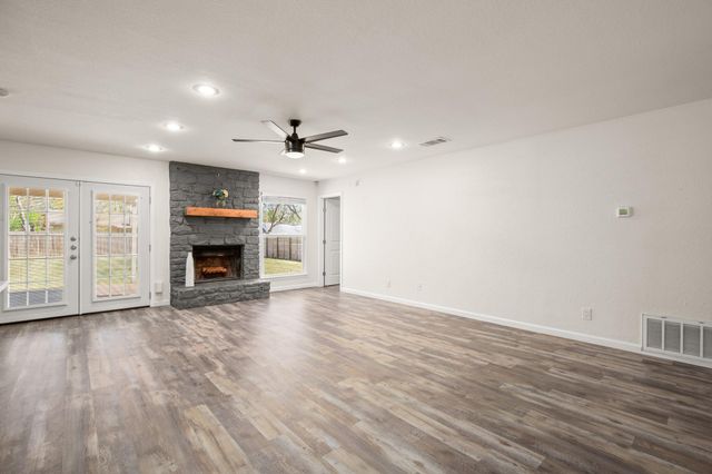 110 W Garrett RUN, Austin, TX 78753