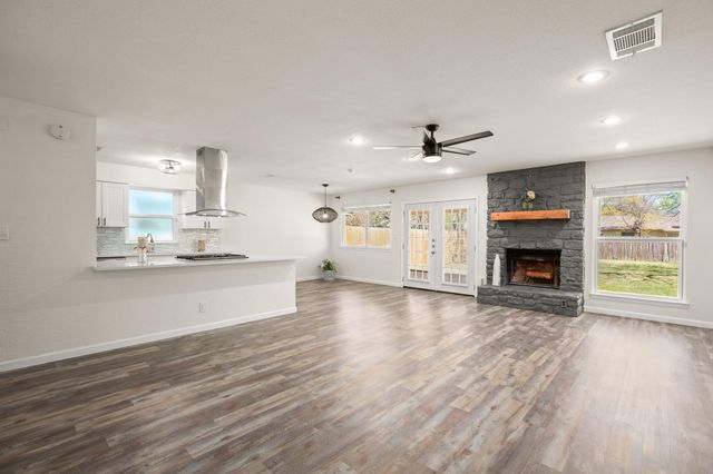 110 W Garrett RUN, Austin, TX 78753