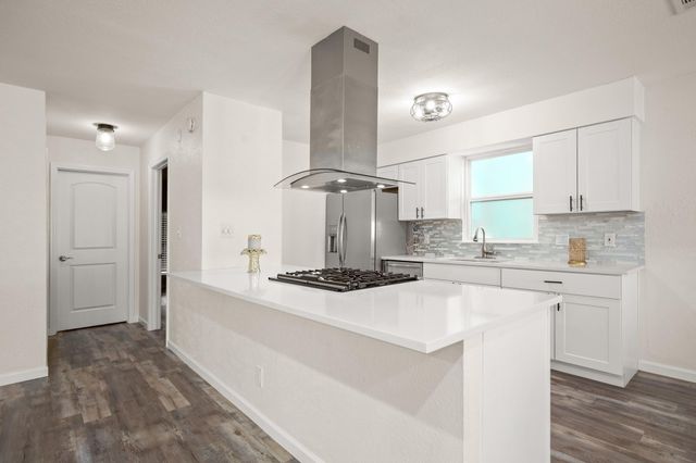 110 W Garrett RUN, Austin, TX 78753