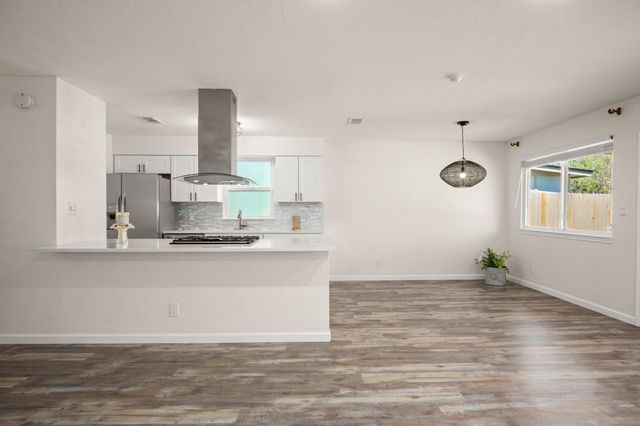 110 W Garrett RUN, Austin, TX 78753