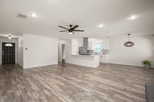 110 W Garrett RUN, Austin, TX 78753