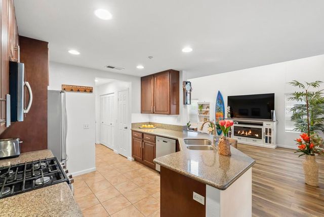 1783 Cottonwood Dr, Vista, CA 92081