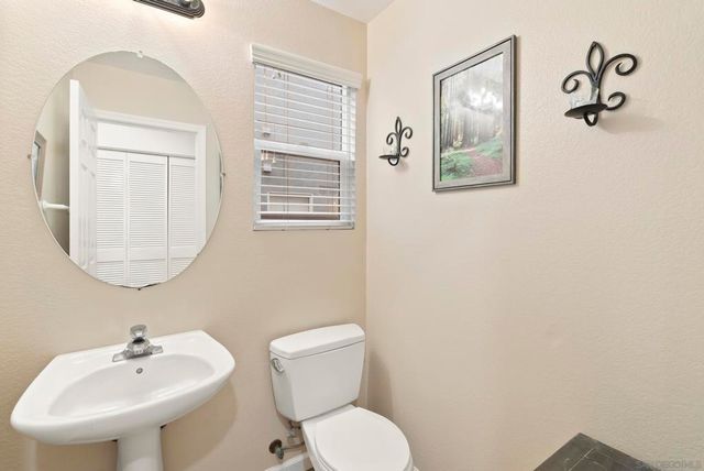 1783 Cottonwood Dr, Vista, CA 92081