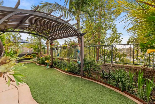 1783 Cottonwood Dr, Vista, CA 92081