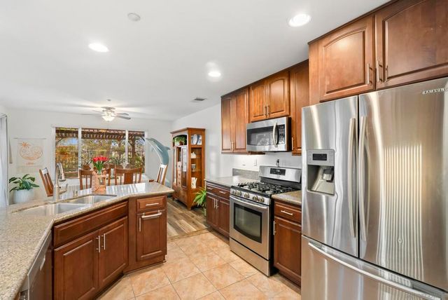 1783 Cottonwood Dr, Vista, CA 92081