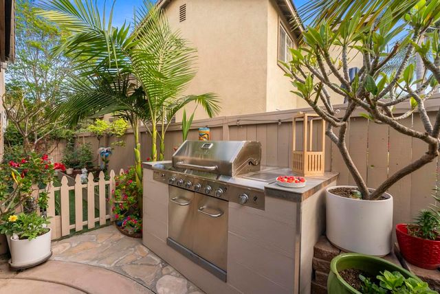 1783 Cottonwood Dr, Vista, CA 92081
