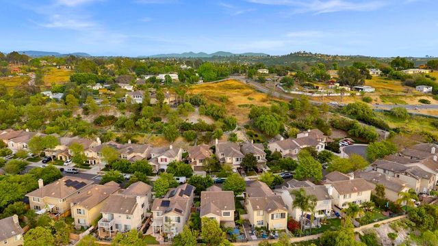 1783 Cottonwood Dr, Vista, CA 92081