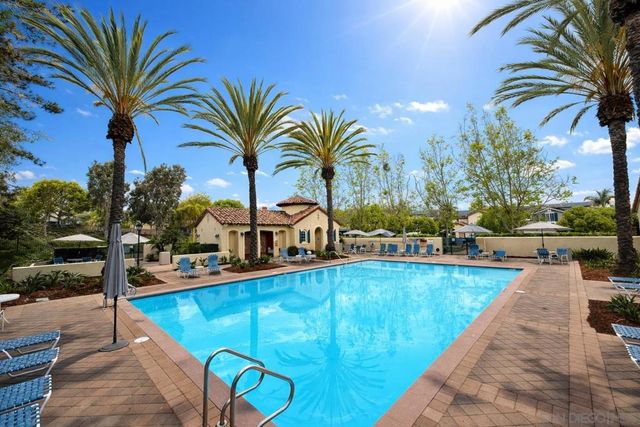 1783 Cottonwood Dr, Vista, CA 92081