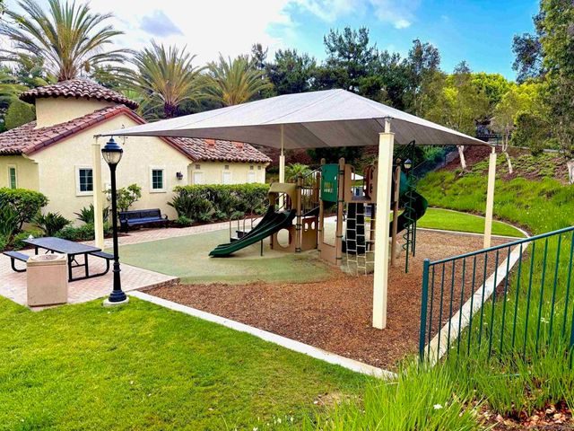 1783 Cottonwood Dr, Vista, CA 92081