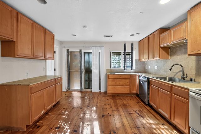 5800 Rosebud Ln, Sacramento, CA 95841