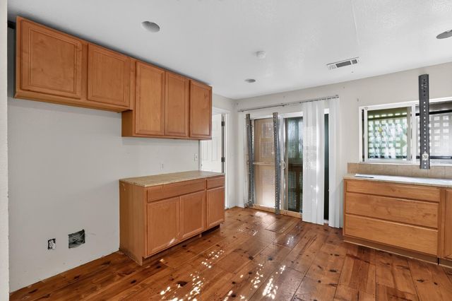 5800 Rosebud Ln, Sacramento, CA 95841