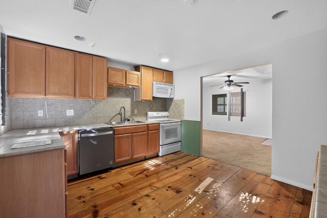 5800 Rosebud Ln, Sacramento, CA 95841