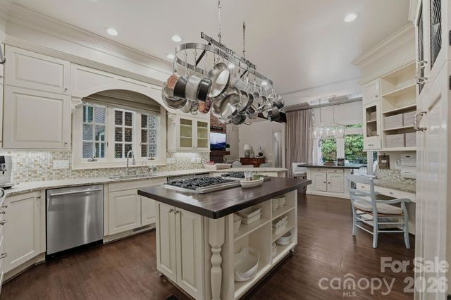 8700 Challis Farm Road, Charlotte, NC 28226