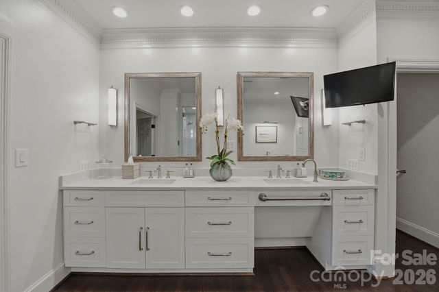 8700 Challis Farm Road, Charlotte, NC 28226