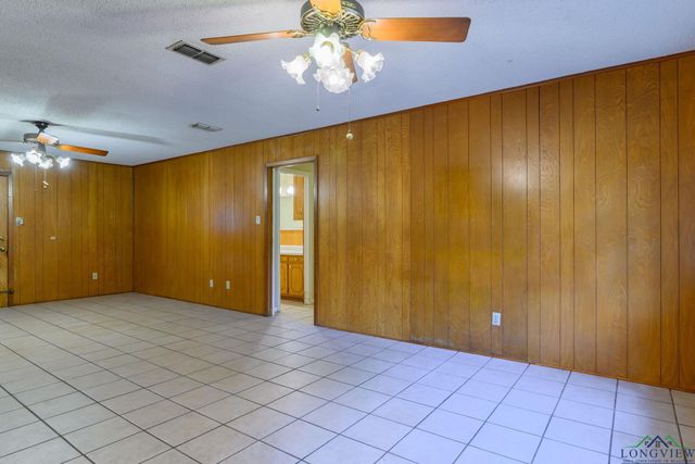 1201 Baxley Ln, Longview, TX 75604