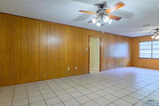 1201 Baxley Ln, Longview, TX 75604