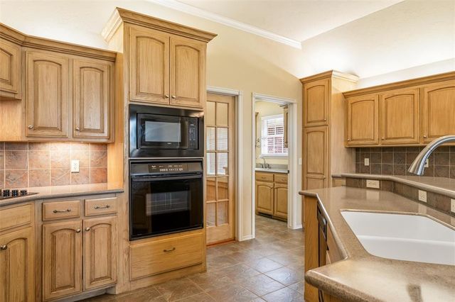 15205 Rocky Mountain Drive, Edmond, OK 73013
