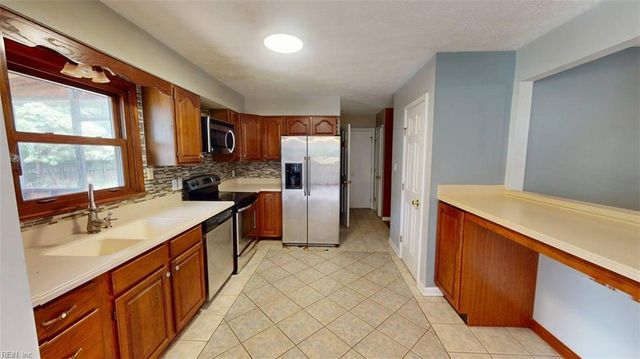 7404 Christopher Newport AVE, Gloucester Point, VA 23062