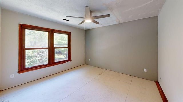 7404 Christopher Newport AVE, Gloucester Point, VA 23062