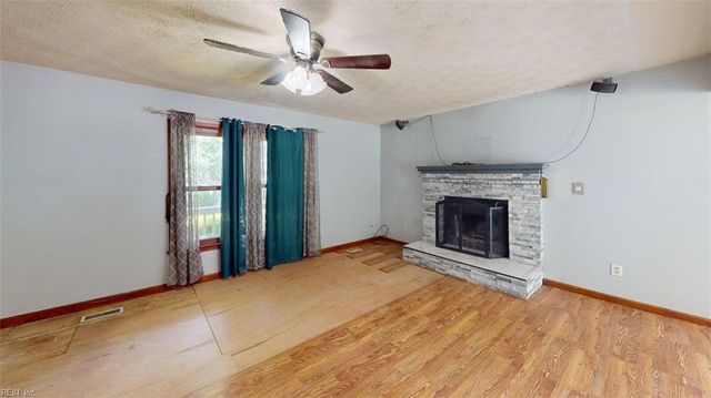 7404 Christopher Newport AVE, Gloucester Point, VA 23062