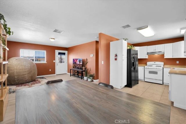 5566 Cahuilla, 29 Palms, CA 92277