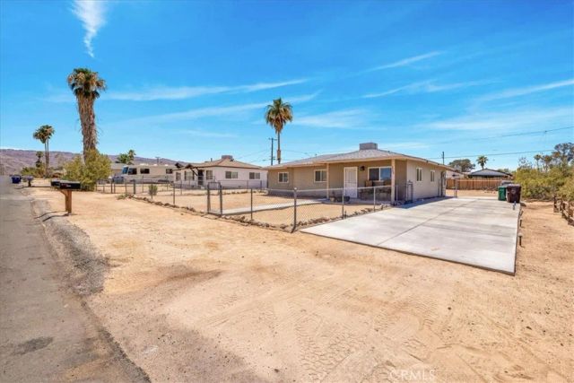 5566 Cahuilla, 29 Palms, CA 92277