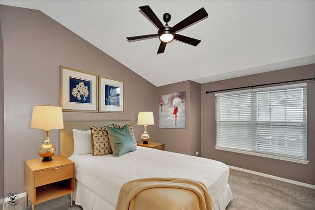 582 Declaration Lane, Aurora, IL 60502