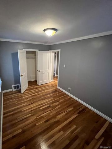 8277 N Sterling, Center Line, MI 48015