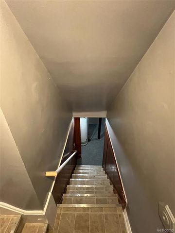 8277 N Sterling, Center Line, MI 48015