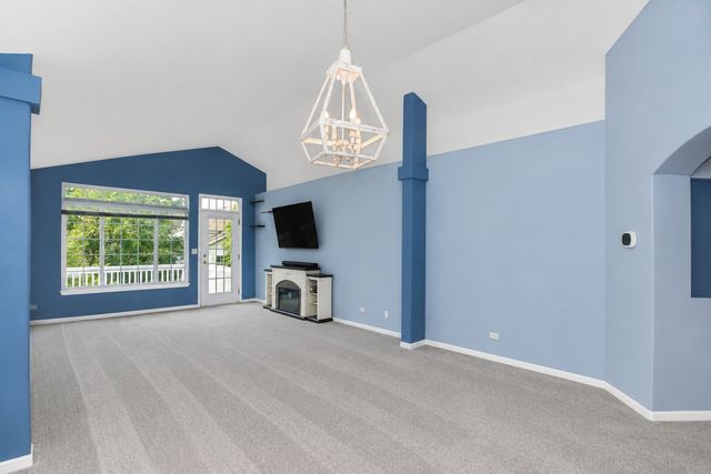 31802 Mccormick Lane 31802, Warrenville, IL 60555