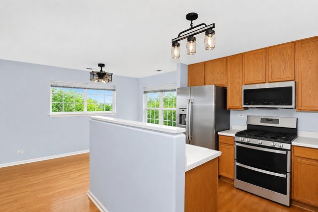 31802 Mccormick Lane 31802, Warrenville, IL 60555