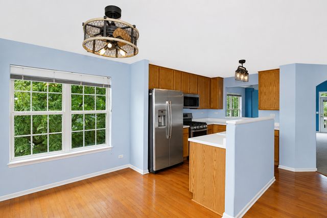 31802 Mccormick Lane 31802, Warrenville, IL 60555