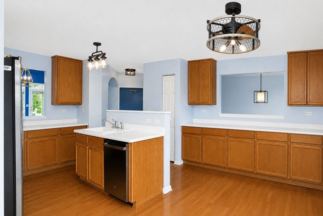 31802 Mccormick Lane 31802, Warrenville, IL 60555