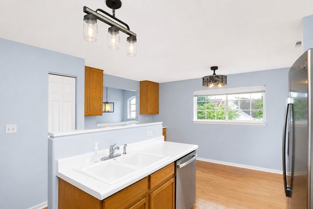31802 Mccormick Lane 31802, Warrenville, IL 60555