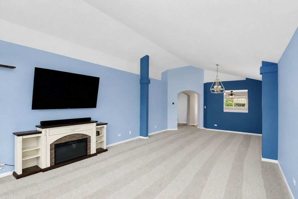 31802 Mccormick Lane 31802, Warrenville, IL 60555 — photo 3