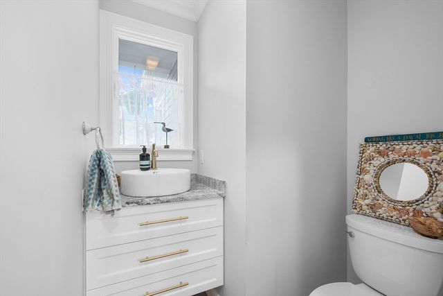 35 Bayshore Dr, Mashpee, MA 02649