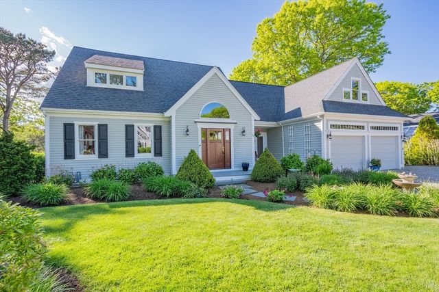 35 Bayshore Dr, Mashpee, MA 02649