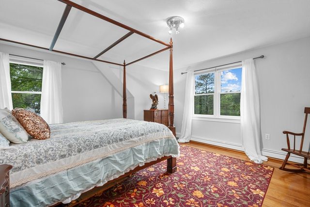 35 Bayshore Dr, Mashpee, MA 02649