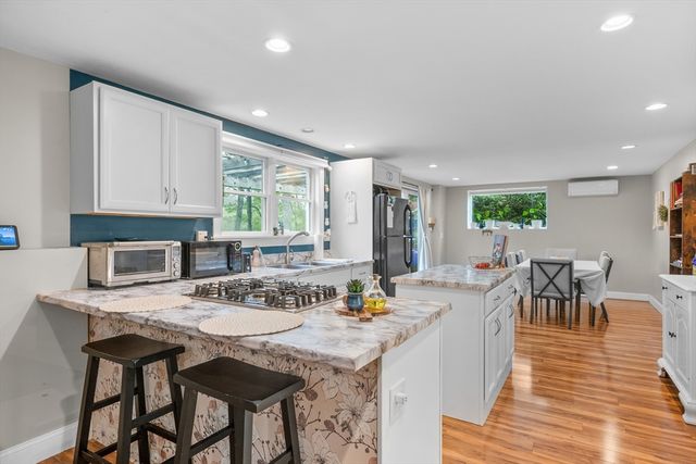 35 Bayshore Dr, Mashpee, MA 02649