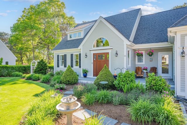 35 Bayshore Dr, Mashpee, MA 02649