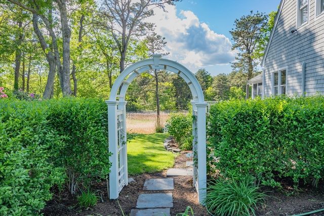 35 Bayshore Dr, Mashpee, MA 02649