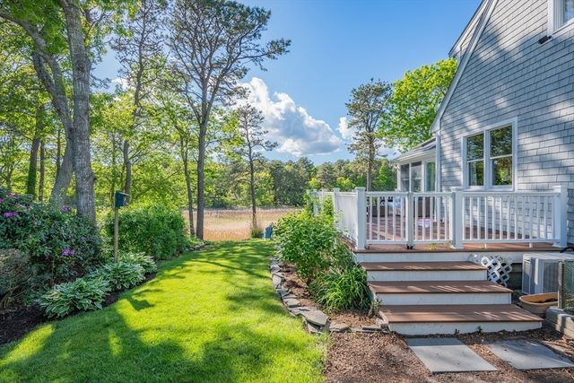 35 Bayshore Dr, Mashpee, MA 02649