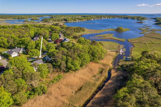 35 Bayshore Dr, Mashpee, MA 02649