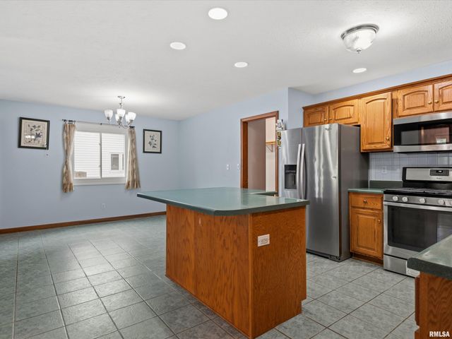 3409 Crystal Lake Drive, Springfield, IL 62711
