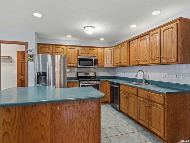 3409 Crystal Lake Drive, Springfield, IL 62711